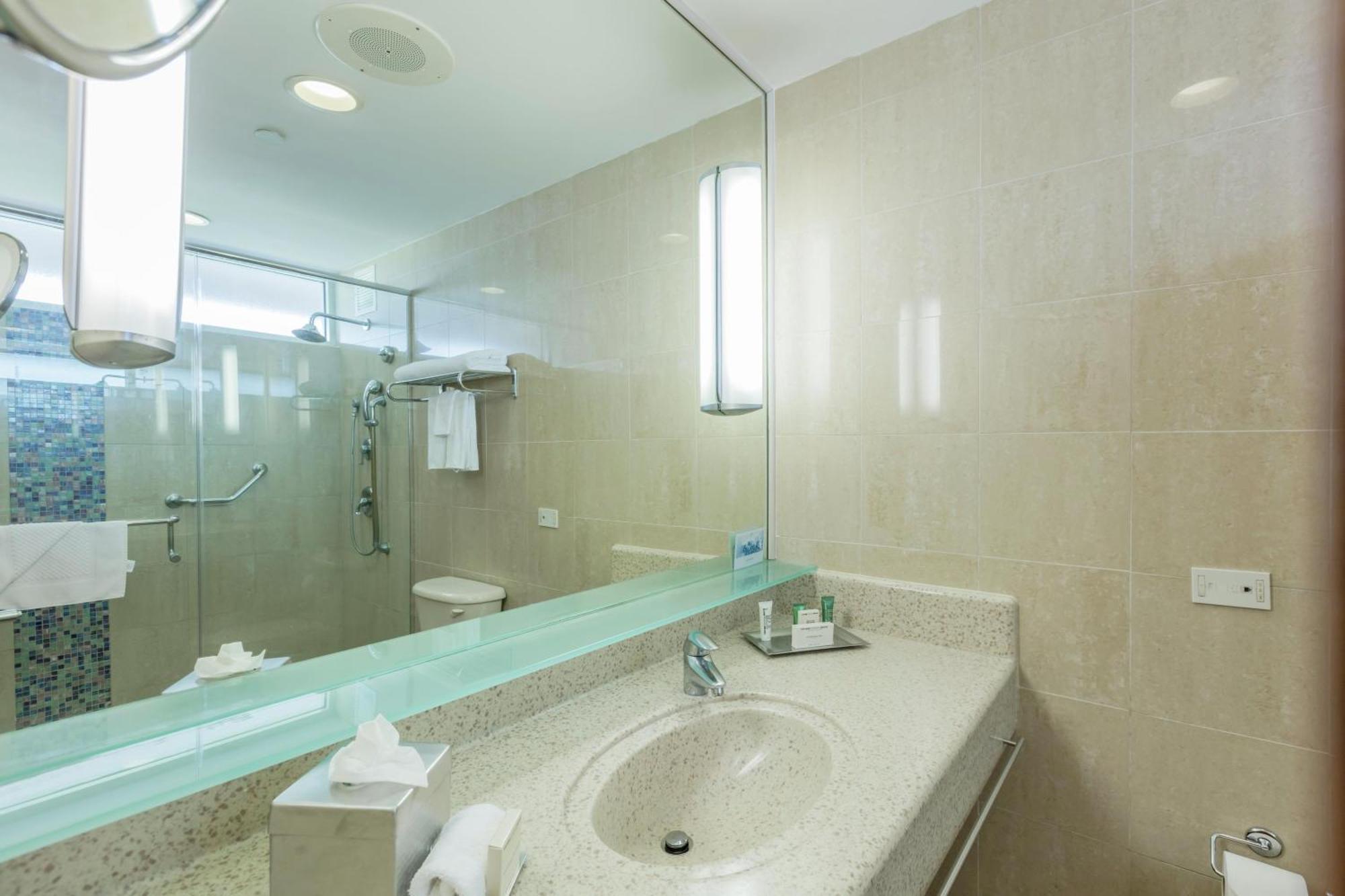 Deluxe King Room with Ocean View and Patio Access